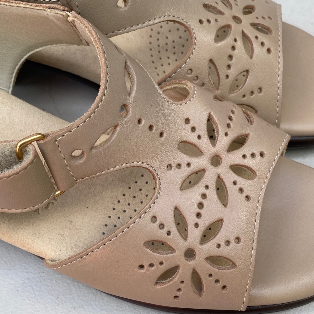 SAS Beige Floral Cutout Size 8.5N Sandals Career Comfortable Office Old Money - Picture 5 of 9